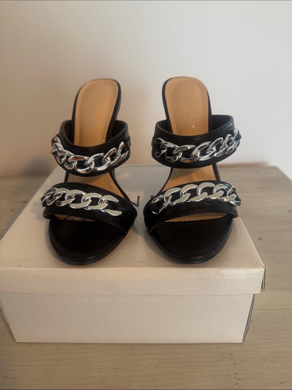 🖤 BRAND NEW!! Black Slide Mules with Silver Chain Accents🖤 - Picture 3 of 8